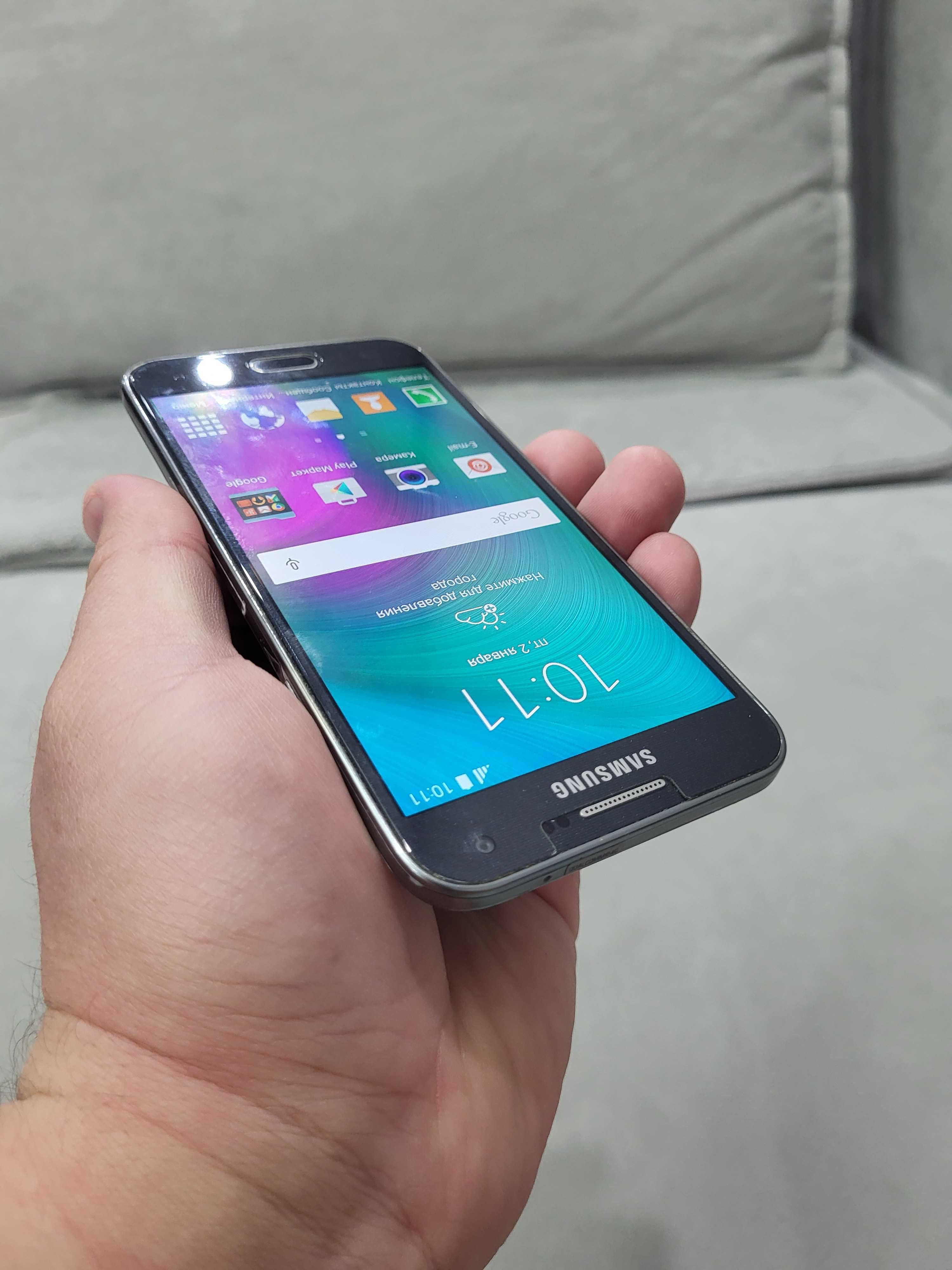 Samsung E5 в отличном состоянии