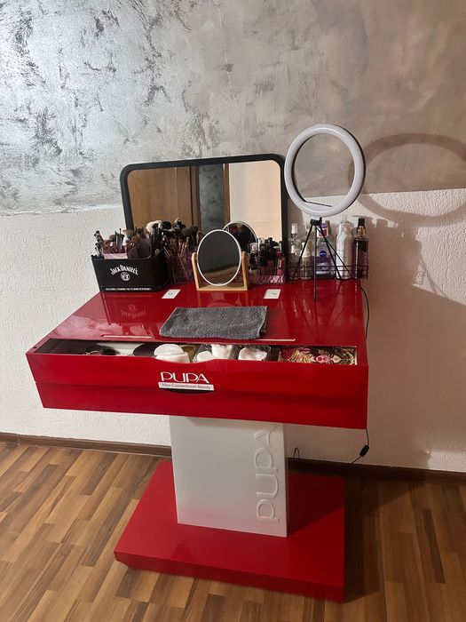 Măsuță machiaj + scaun + oglindă