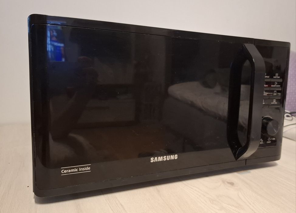 Microunde samsung model MG23K3515AK