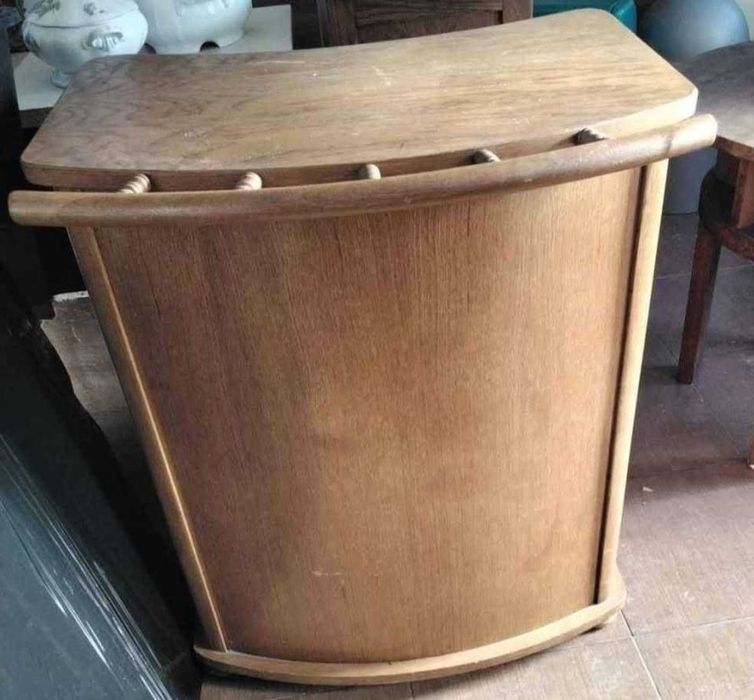 Bar din lemn masiv in oferta