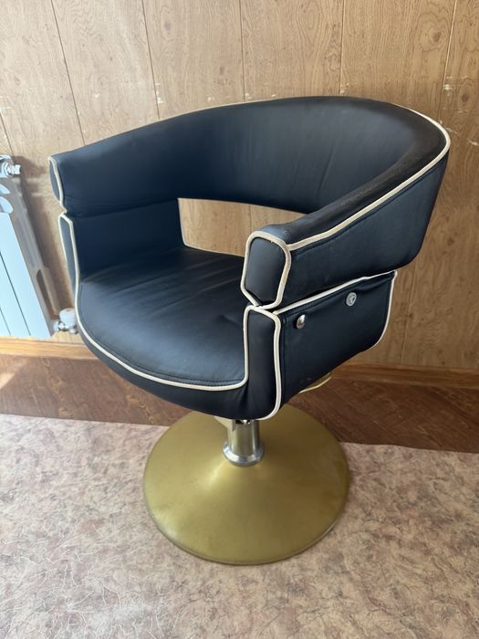 Продам парикмахерское кресло б/у