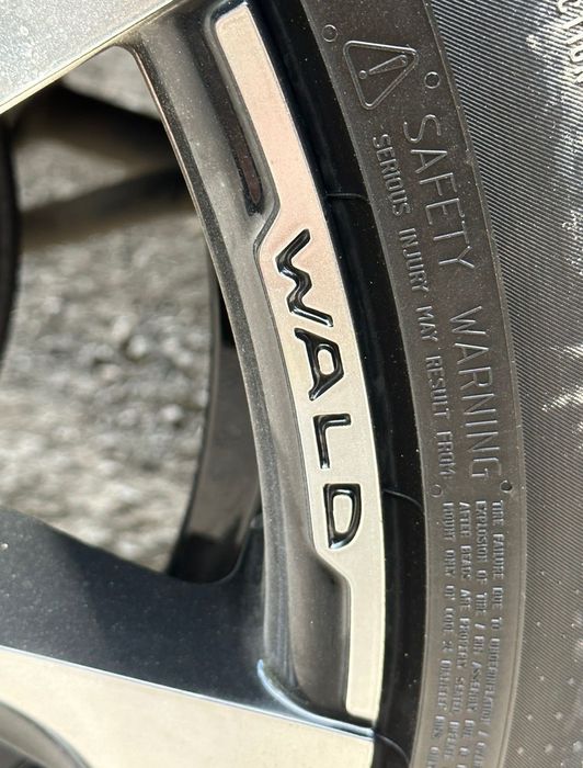 Джанти WALD Jarret J11C Black Polish 24” + гуми и т.н.