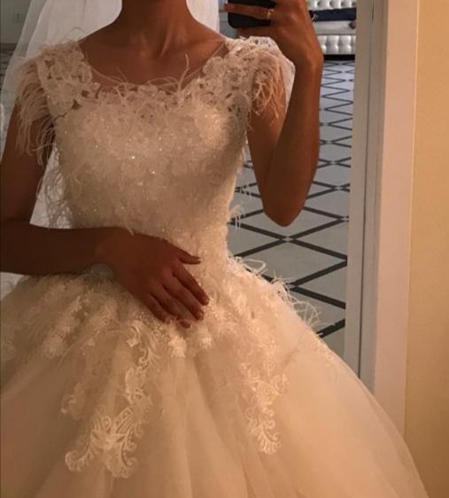 пышное свадебное платье с шлейфом, кольца 7ки