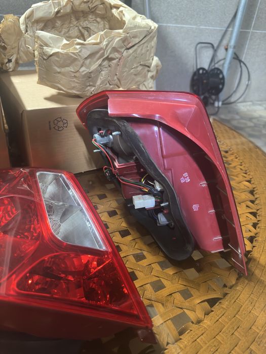 Задние фары от жентры отличного состояния