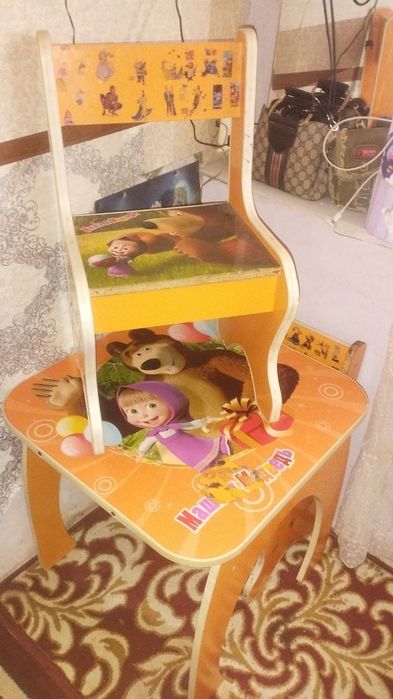 Продам детский стол со стульями