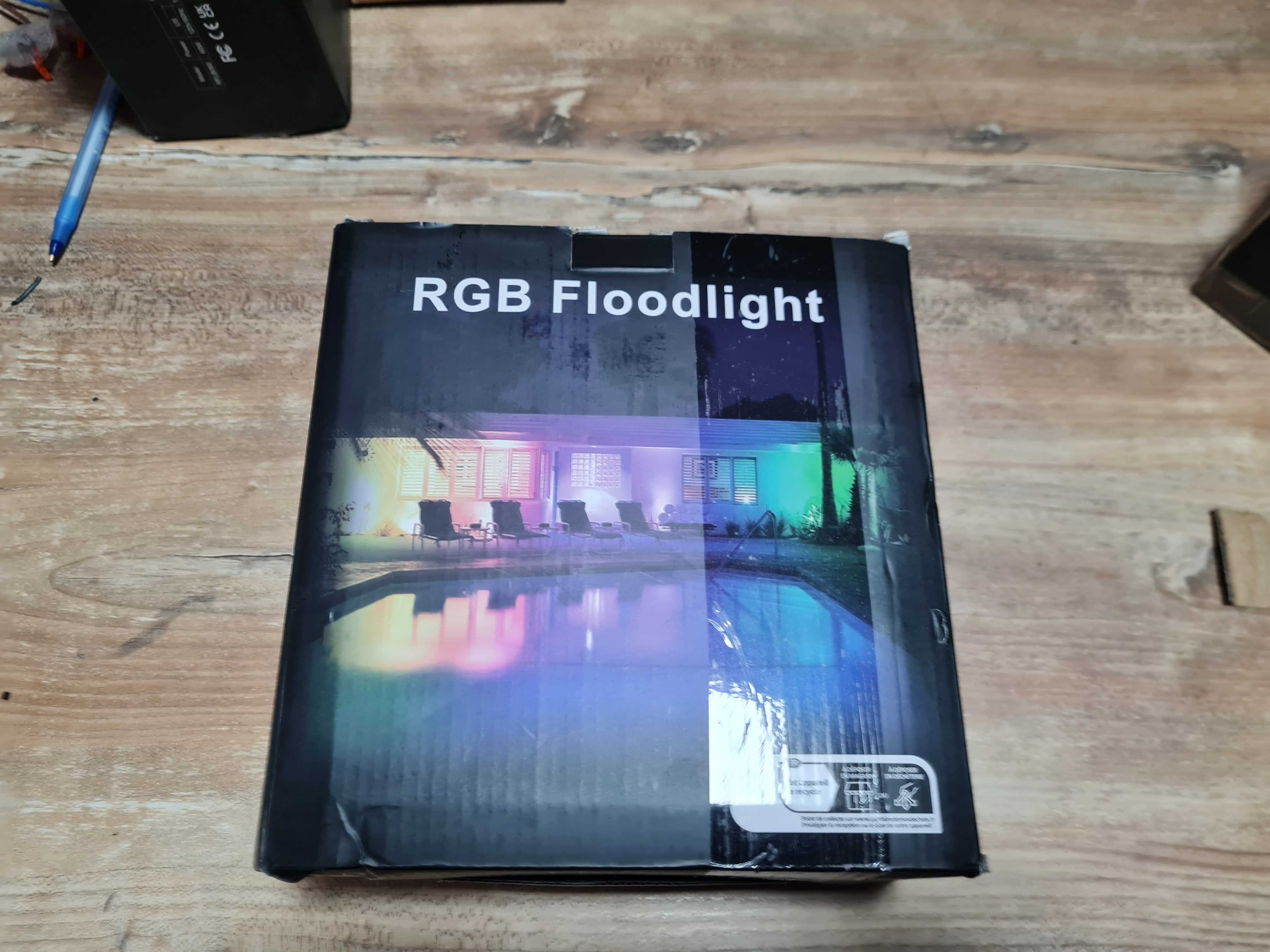 Set 2 lampi RGB cu telecomanda, 12 culori, 60W, IP66, Negociabil