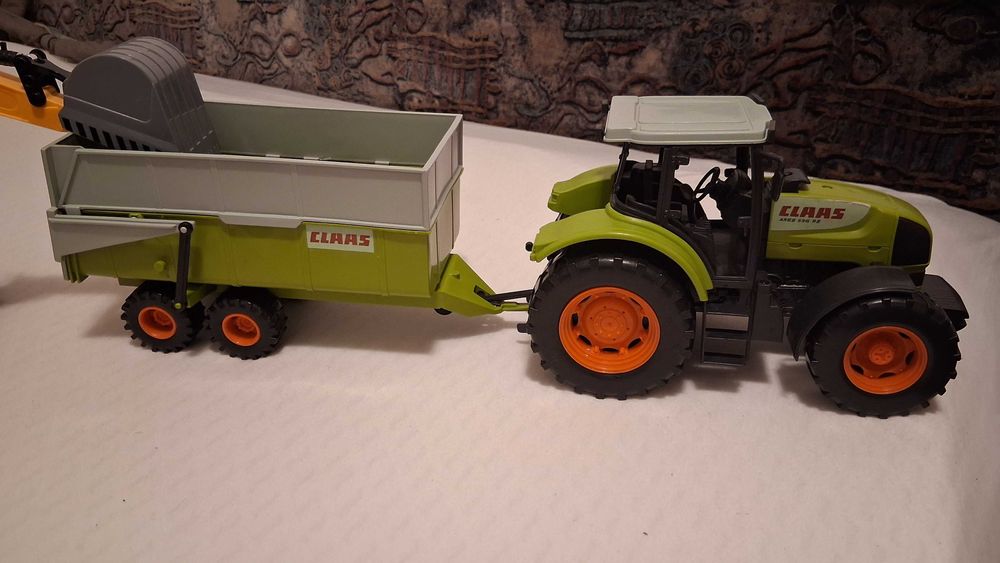 Jucarie tractor cu remorca Claas