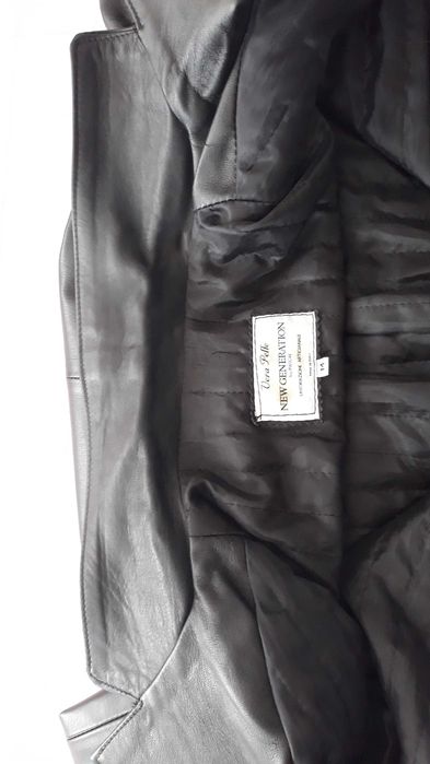 Haina din piele naturala