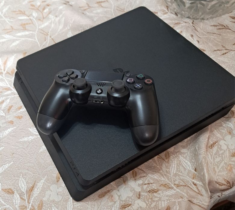 Playstation 4 slim