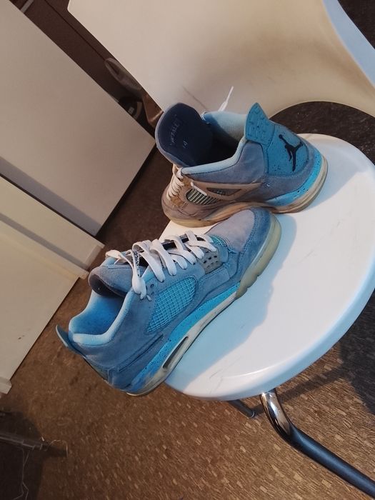 De vânzare , adidași