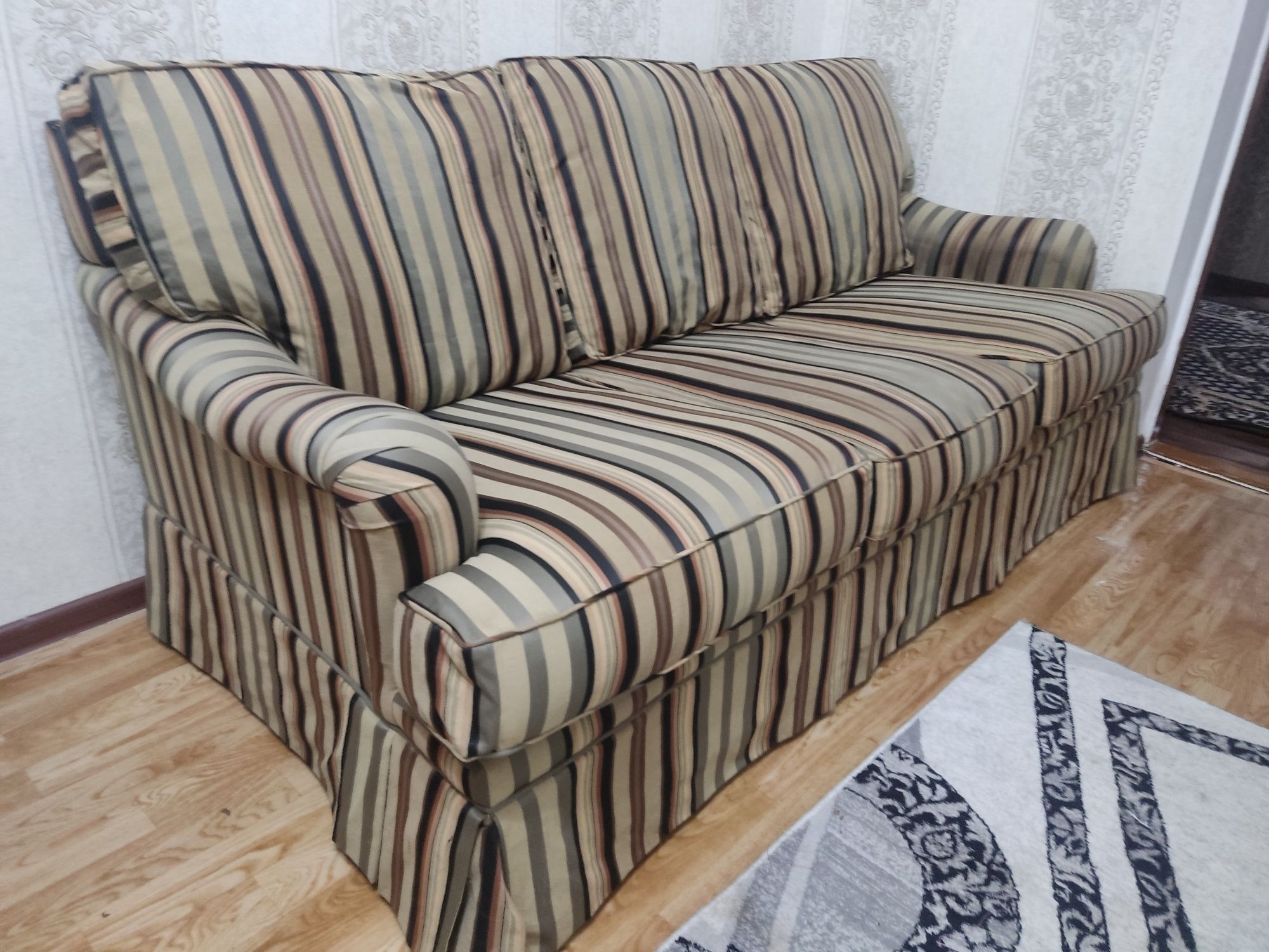 Продам диван в хорошим сост