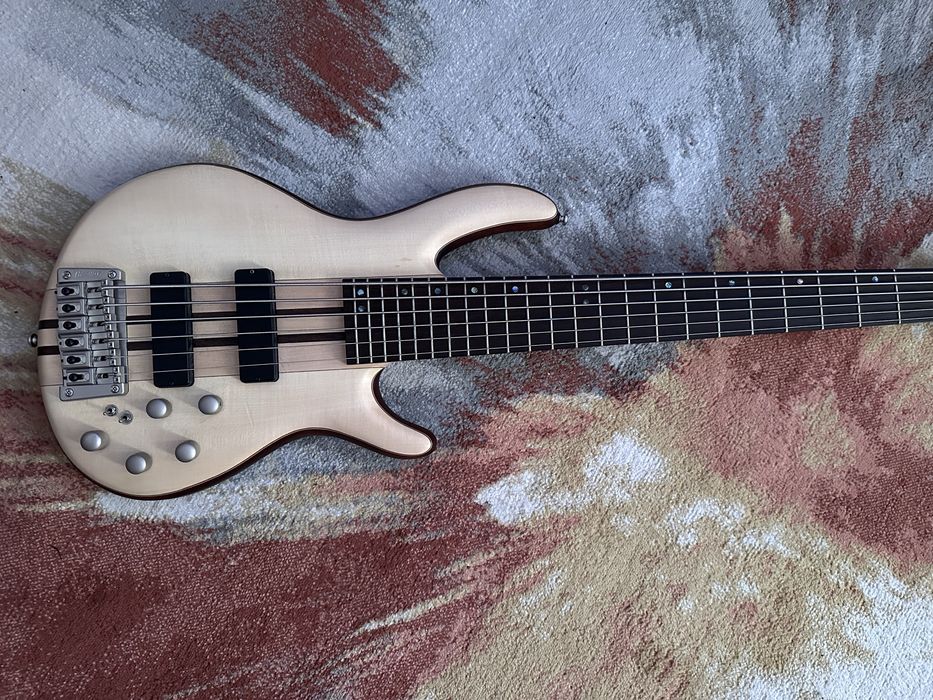 Bass Cort A6 plus cu upgrade eq