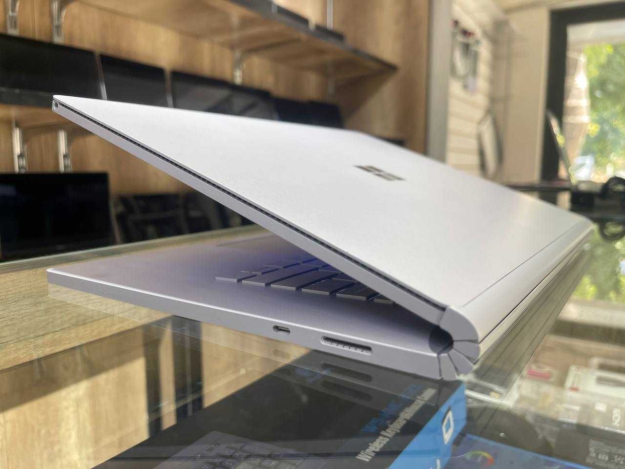 Microsoft Surface Book 2 CORE i7-8650U GTX 1060 6gb ram 16 ssd 256