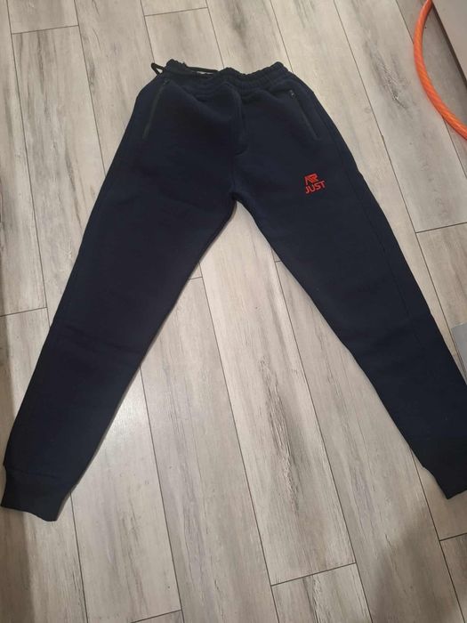 Pantaloni groși. Noi