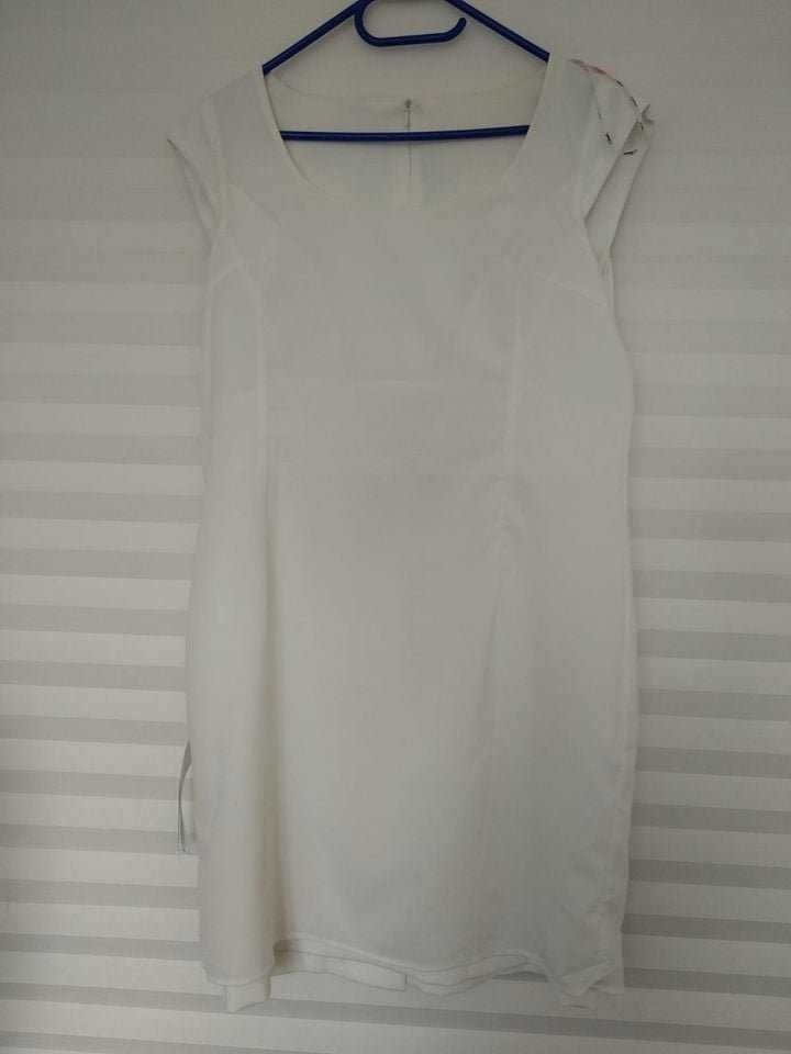 Новое женское платье . Размер 48. Бренд AXEL.
