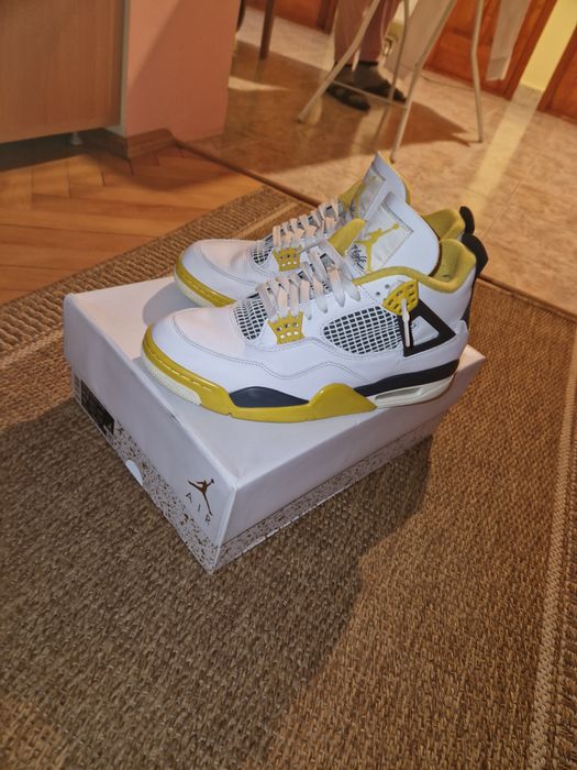 Air Jordan 4 Retro Sulfur
