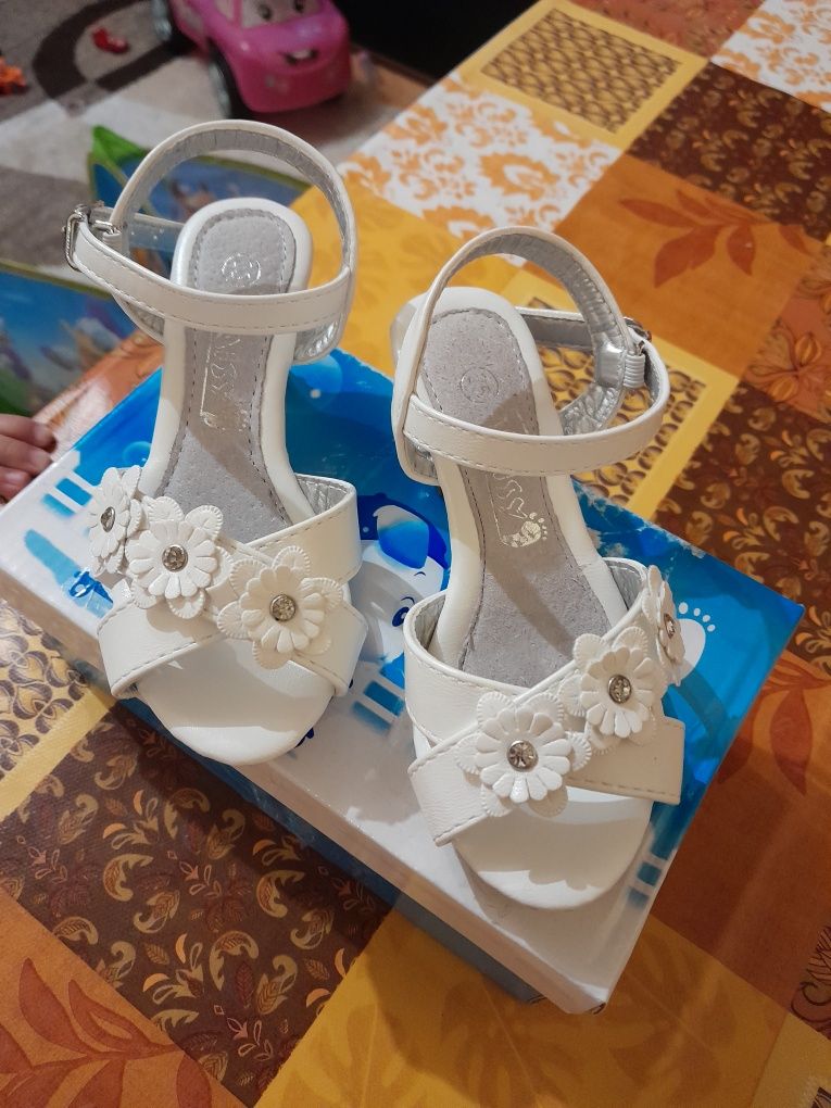 Детски  сандали с токче