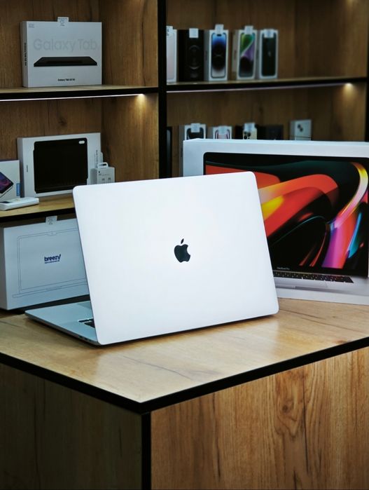 MacBook Pro 16 | Core i7 | 16гб ОЗУ | AMD Radeon Pro 5300M 4гб