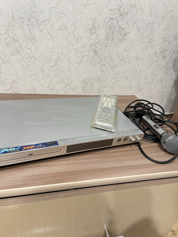 Продам DVD с микрофоном б/у