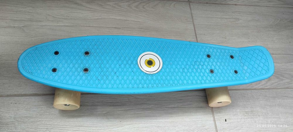 Skateboard la 50 lei