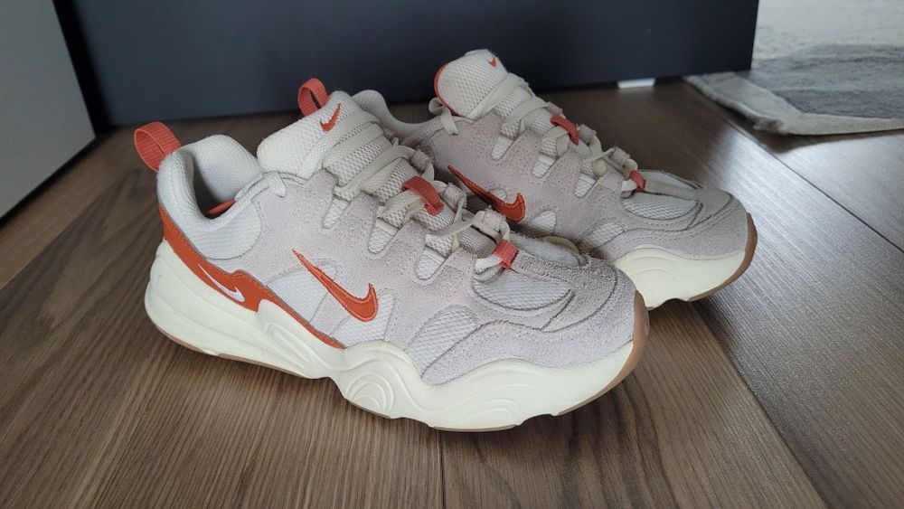 Adidasi/sneakers Nike Tech Hera 36