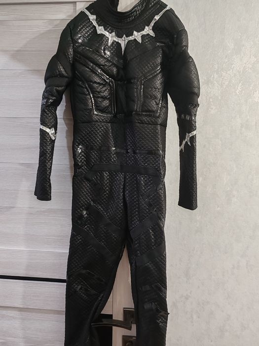 Продам новогодные костюм чёрная пантера