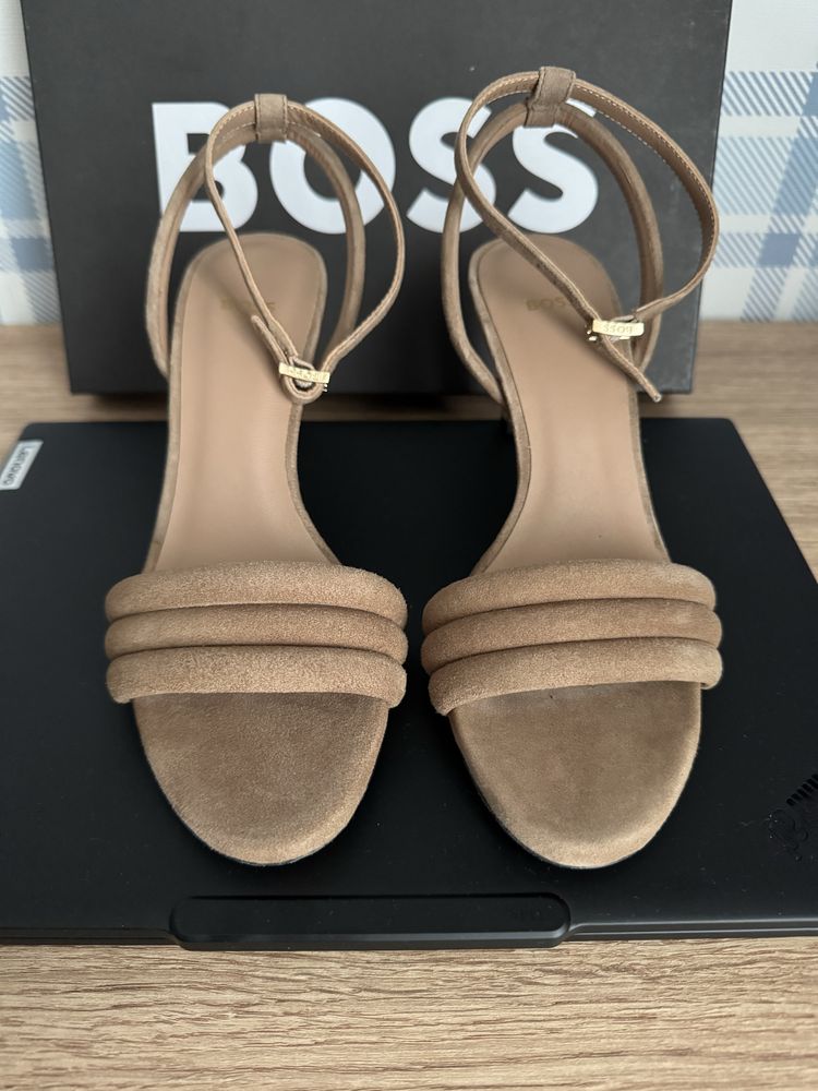 BOSS нови сандали на ток