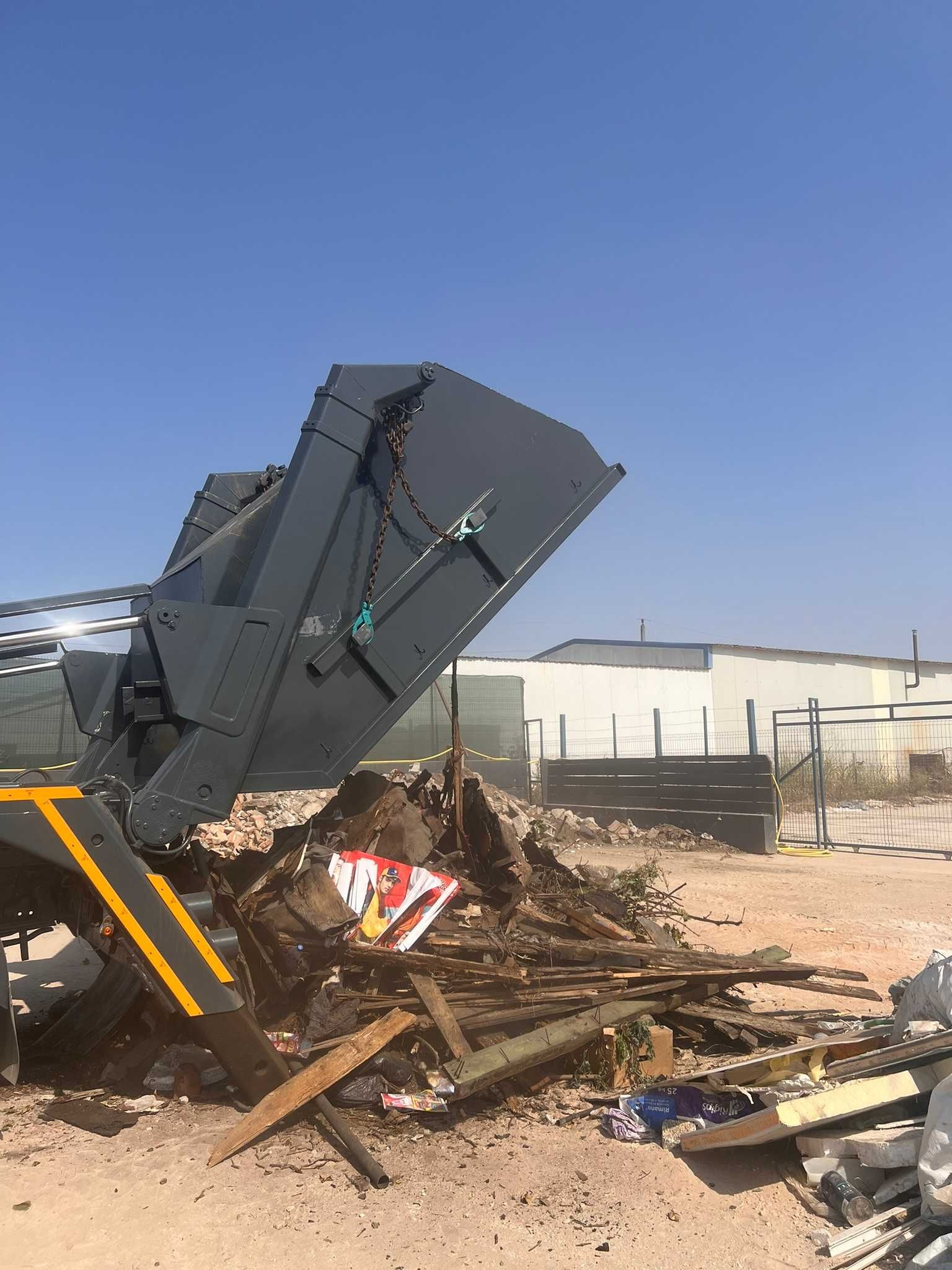 Container moloz ieftin transport gunoi inchiriere tomberon moloz