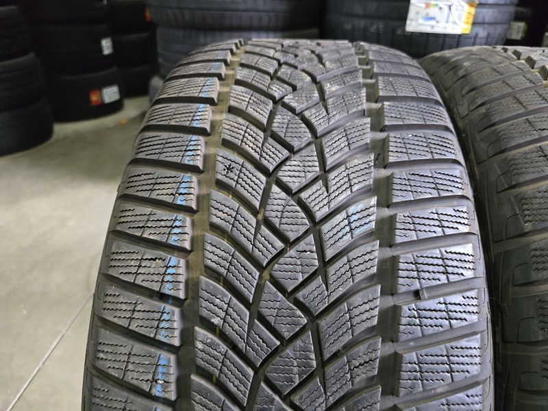 275/40/22 Goodyear 2piese