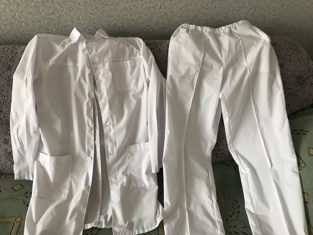 Мужской медицинский халат и брюки