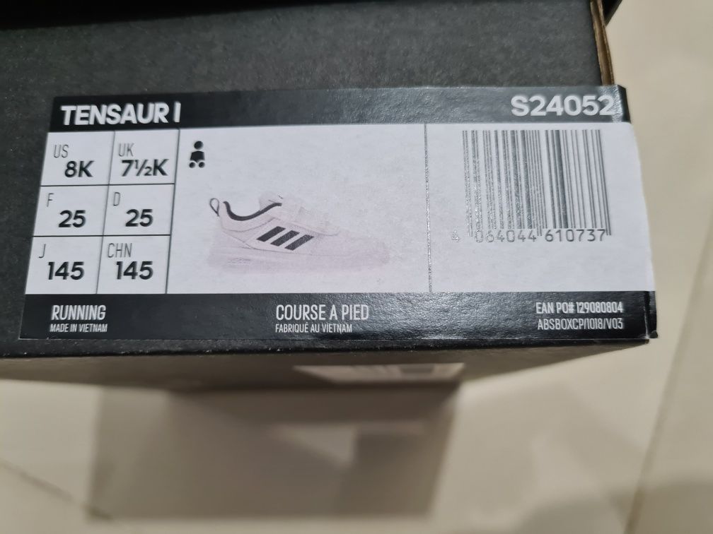 Adidas Tensaur I m 25, noi in cutie