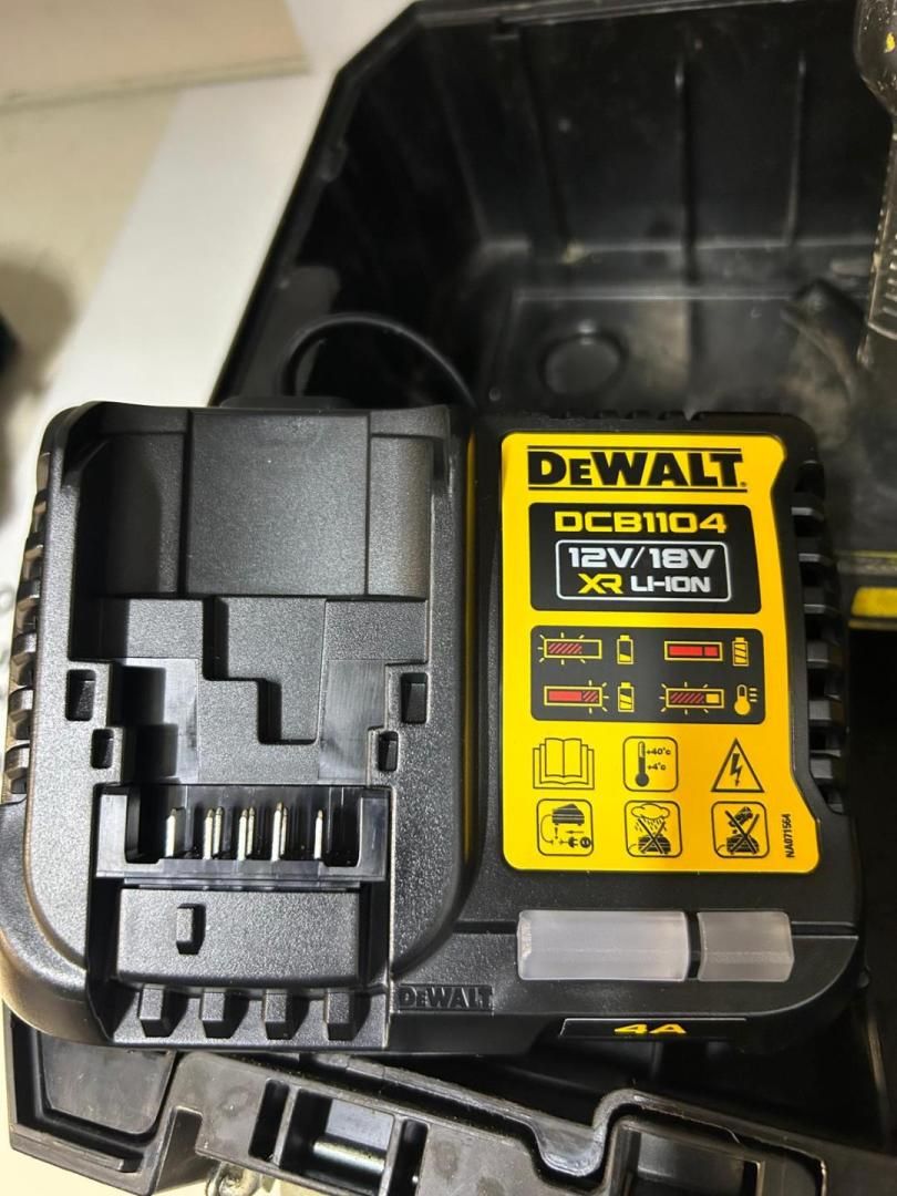 Polizor unghiular DeWalt DCG405, cu 2 acumulatoare,+incarcator  -D-