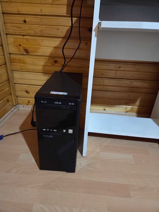 Unitate PC  cu proc I3, 500 hard si monitor LED 18,5 - 150 lei - AZI