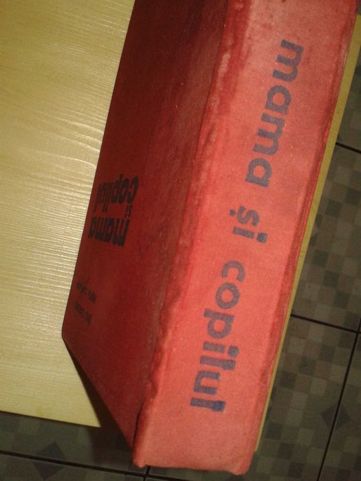 Carte Mama si Copilul