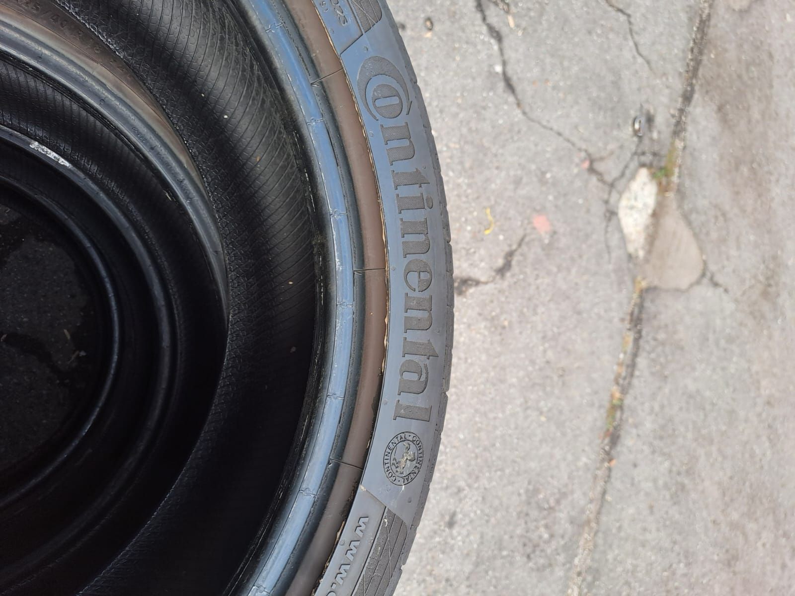 Anvelope vara 225/40/18 și 215/55/16