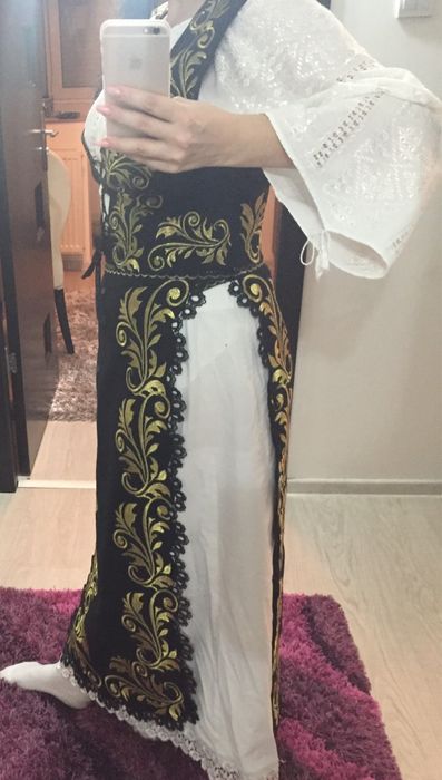 Costum popular stilizat