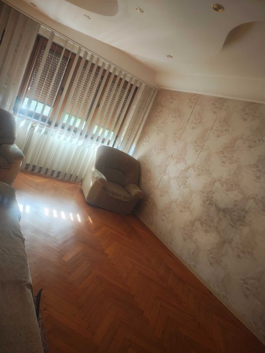 Vand ap 4 camere in spate la spicu