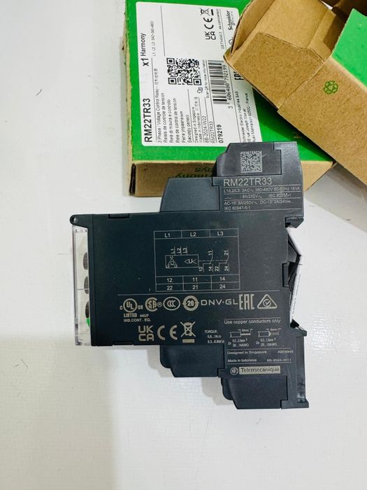 Реле контроля напряжения schneider elect RM22TR33
