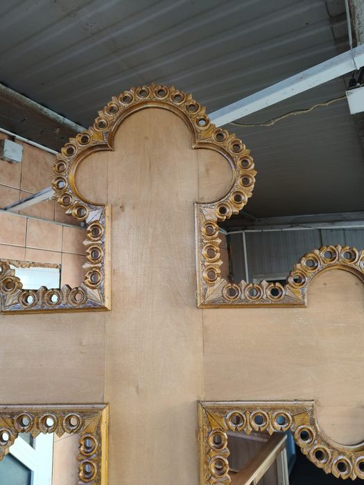 Cruce pentru altar sculptata manual