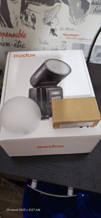 Продам вспышку Godox V1 Pro (Canon)