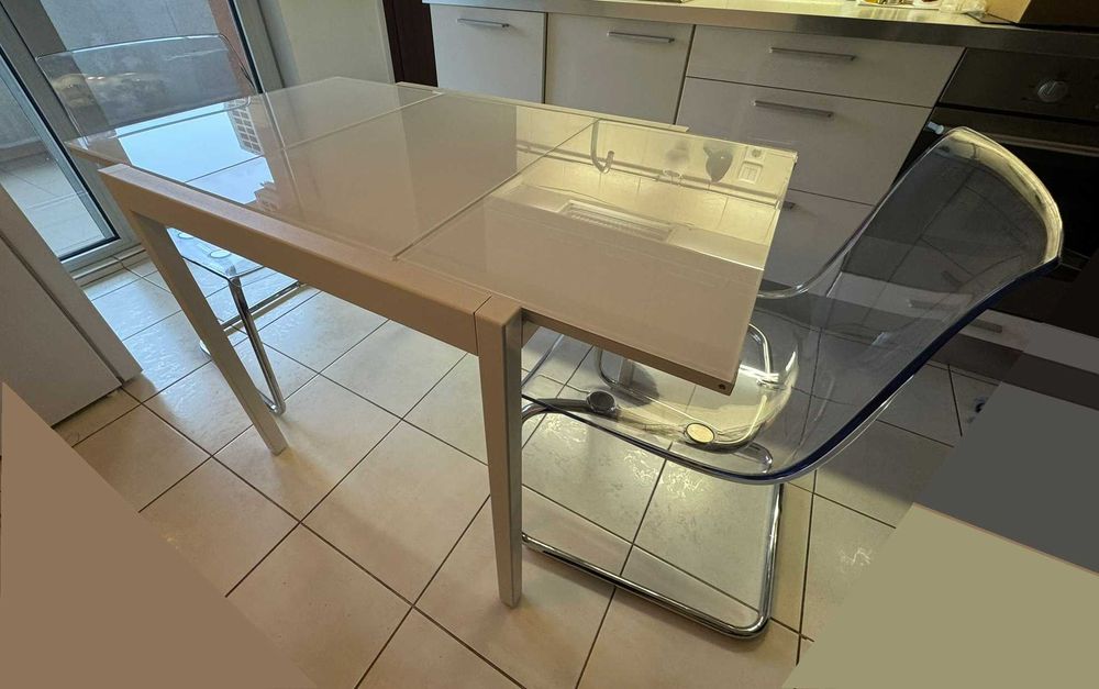 Masă sticlă extensibilă Glivarp Ikea + 2 scaune Tobias trnsp/cromat
