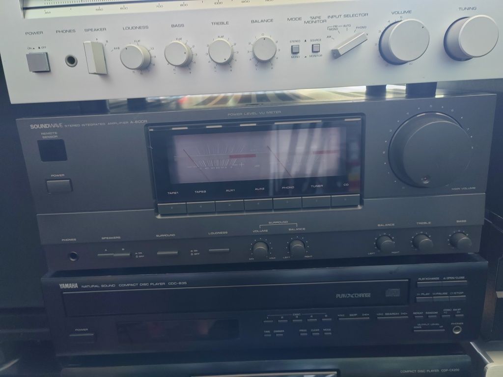 Amplificator cu vumetre