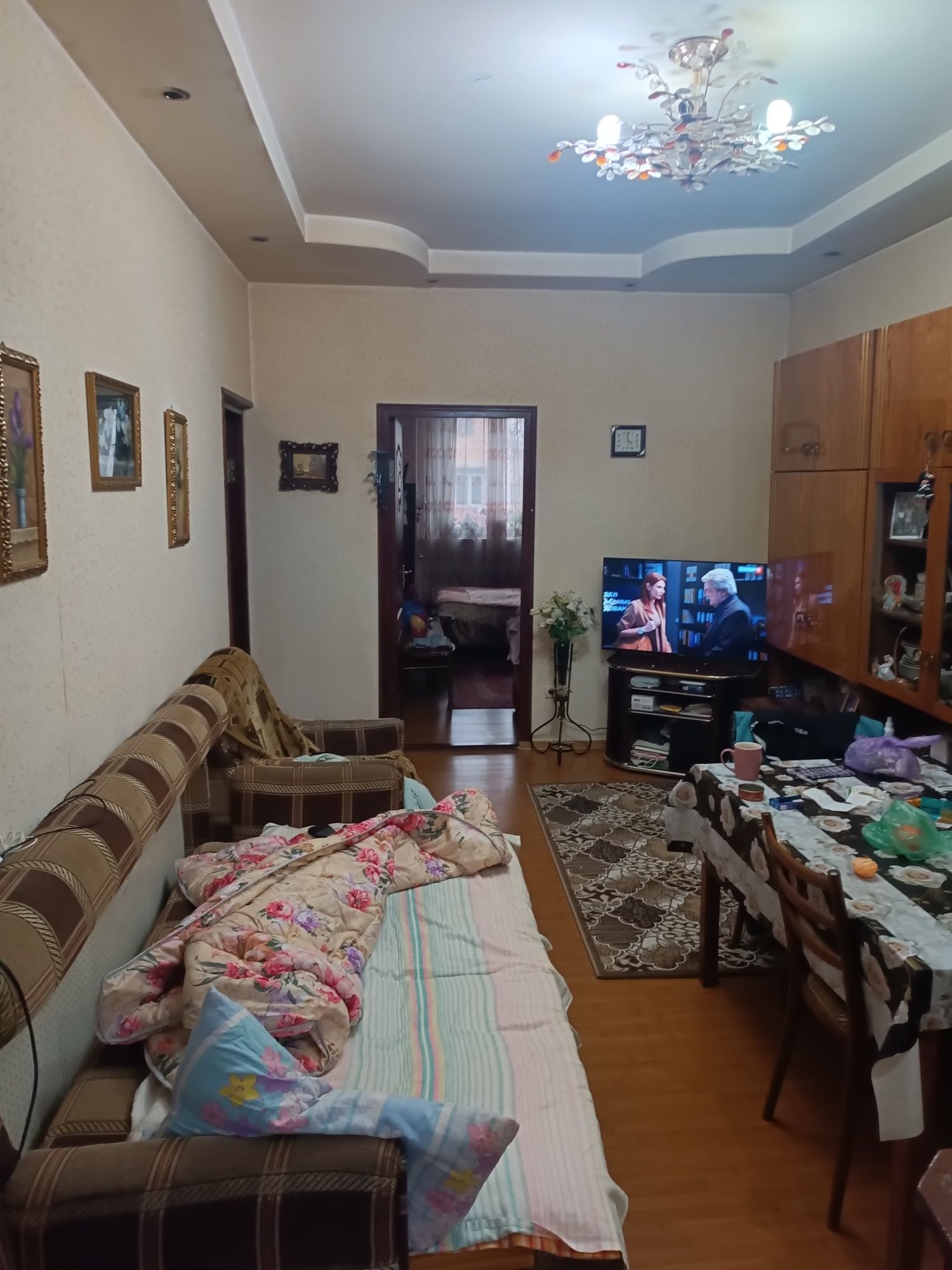 Продается 2 комнатная 3 этаж ялангач возле кафе Бухара базарчик