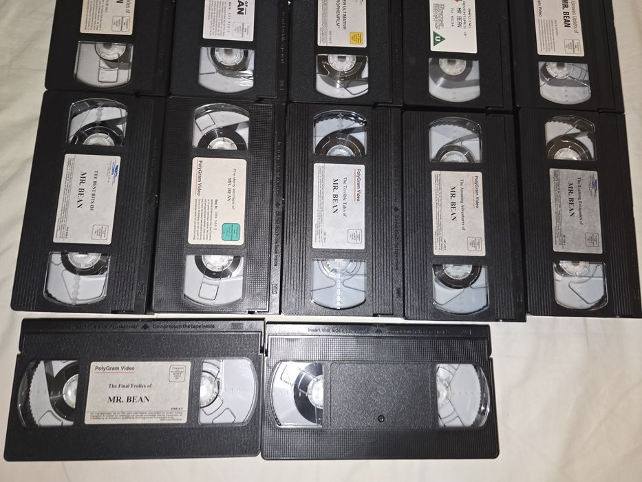 Pachet cu 12 casete VHS,originale,cu Mr. Bean,stare bună,150 lei