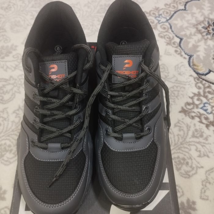 Продаются кроссовки новые