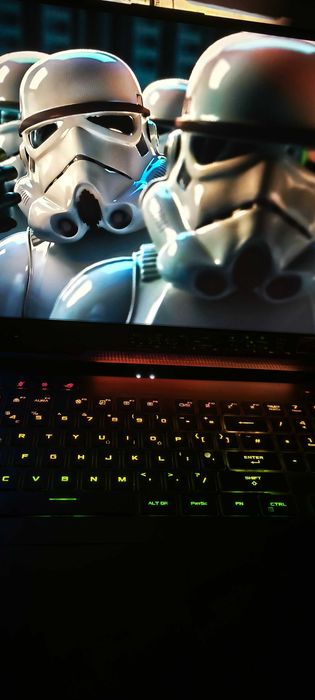 Laptop ASUS ROG Strix SCAR 17