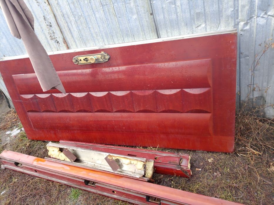 Дверь железная  толстая