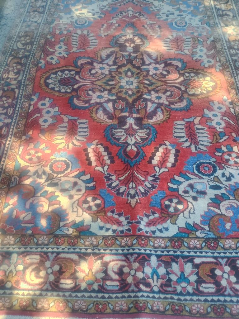 Ръчно тъкан килим