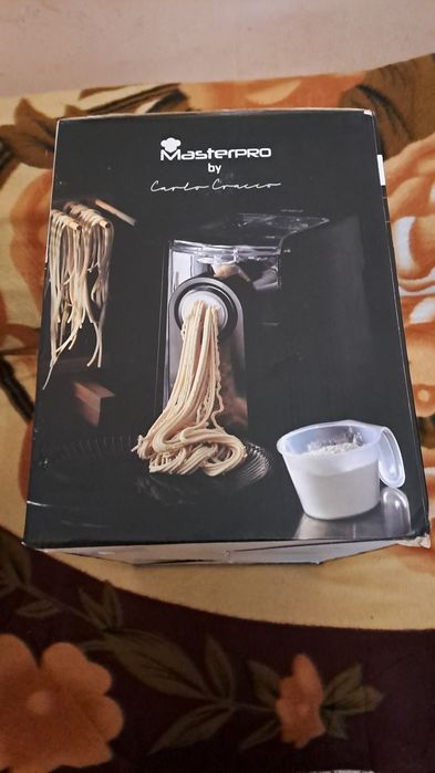 Професионална машина за паста