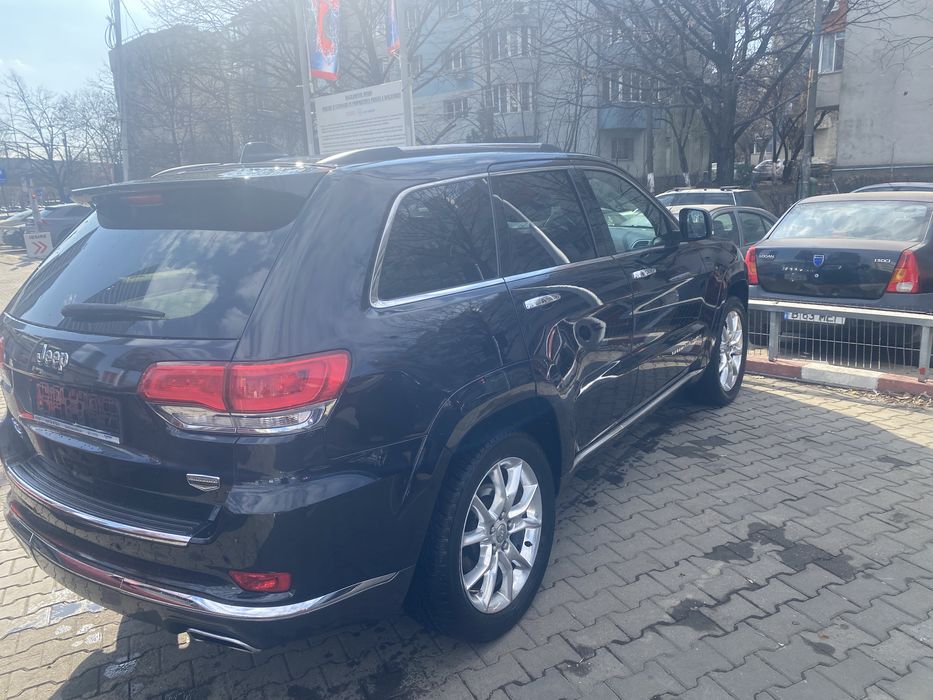 Jeep Grand Cherokee_Summit Edition Credit Auto